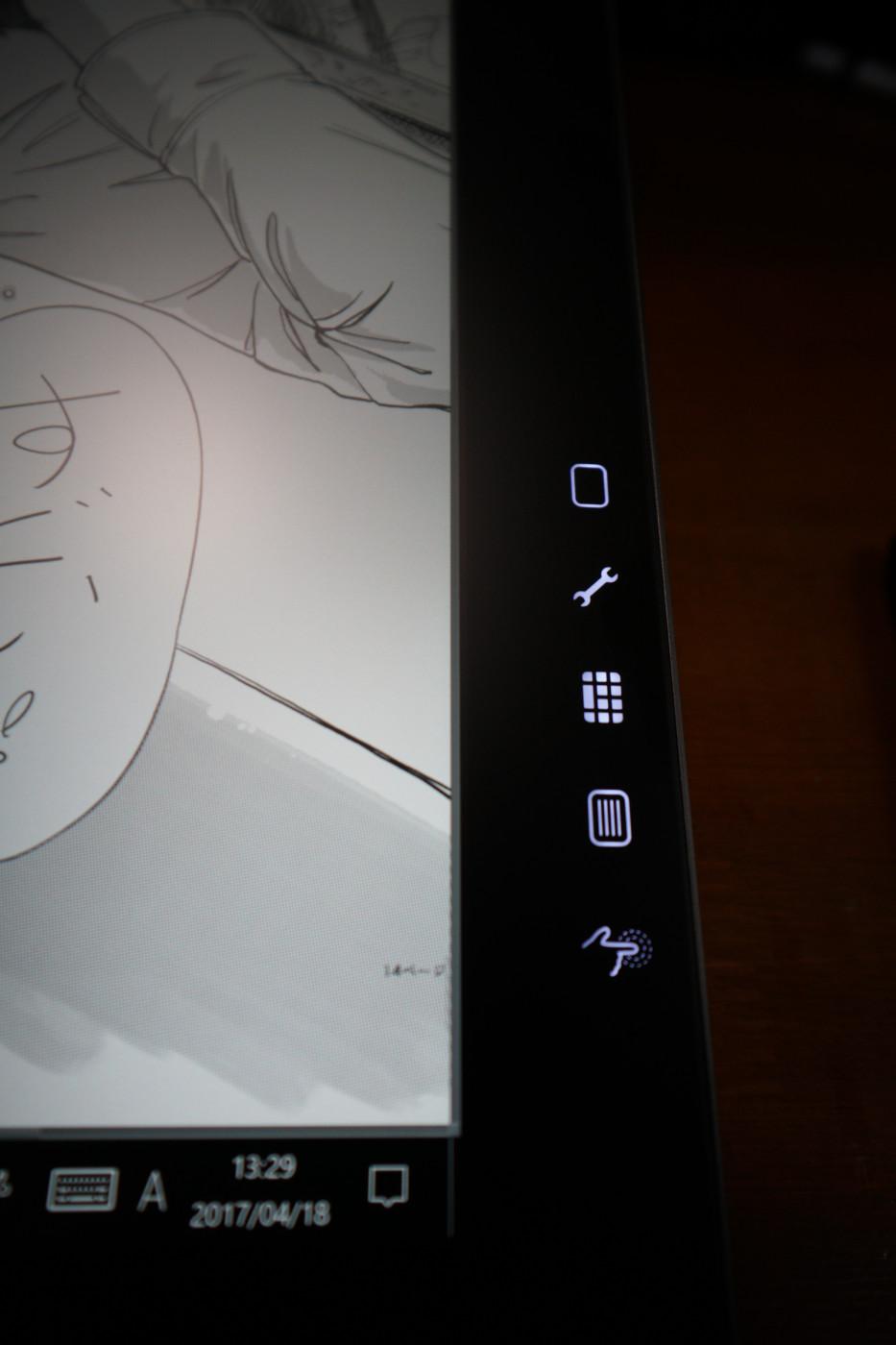 Cintiq Pro 16制御タッチパネル