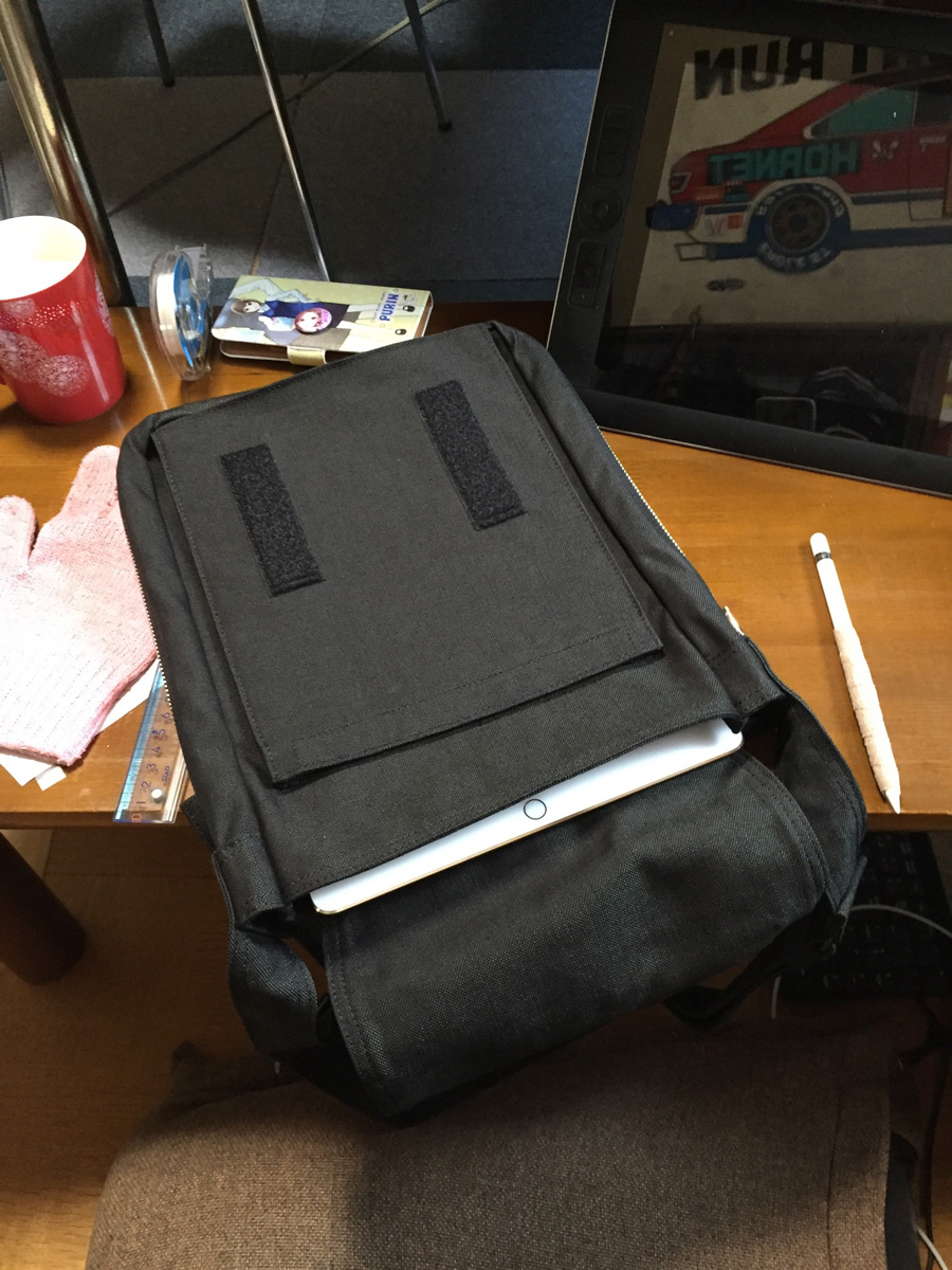 iPad pro 12.9用かばんポーター　スモーキー・フラップショルダー2