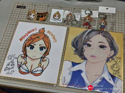 みかんスーパーセット!!プラスプレシャスな見栄子色紙もセットで出動。みかんも見栄子と一緒でむっつりお喜び。