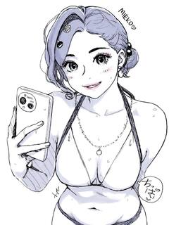 スマートフォンで自撮りを送ってくれそうなビキニ主任