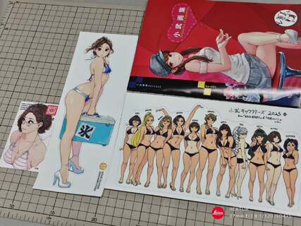 本日のグッズ発送、クーラーボックスビキニ見栄子と小武キャラクターズリストのビッグステッカーセット出動ｯ。
キャラクターズリストの方は完売、クーラーボックスの方は3部残っておりますのでBOOTHチェックしてみてくださいませ